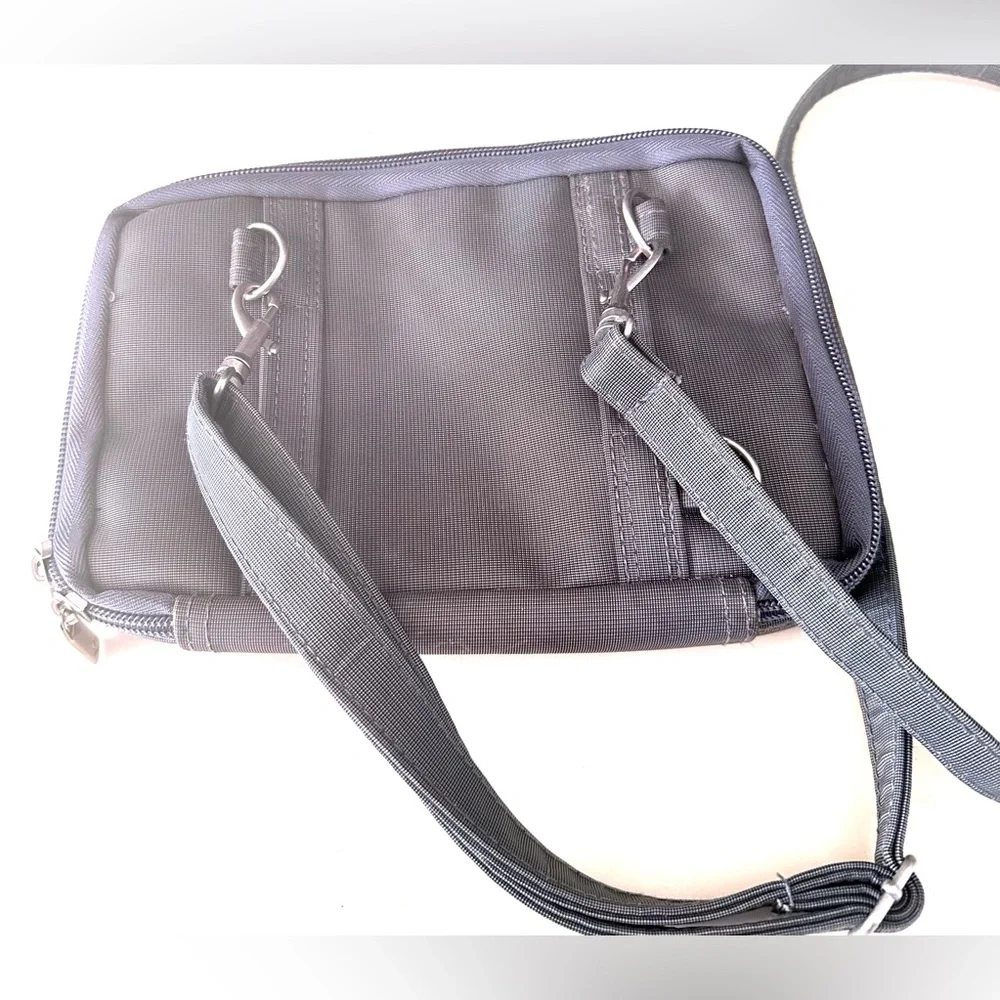 NWOT Samsonite Silver Gray Travel Zip Pockets Crossbody Bag Unisex Convertible